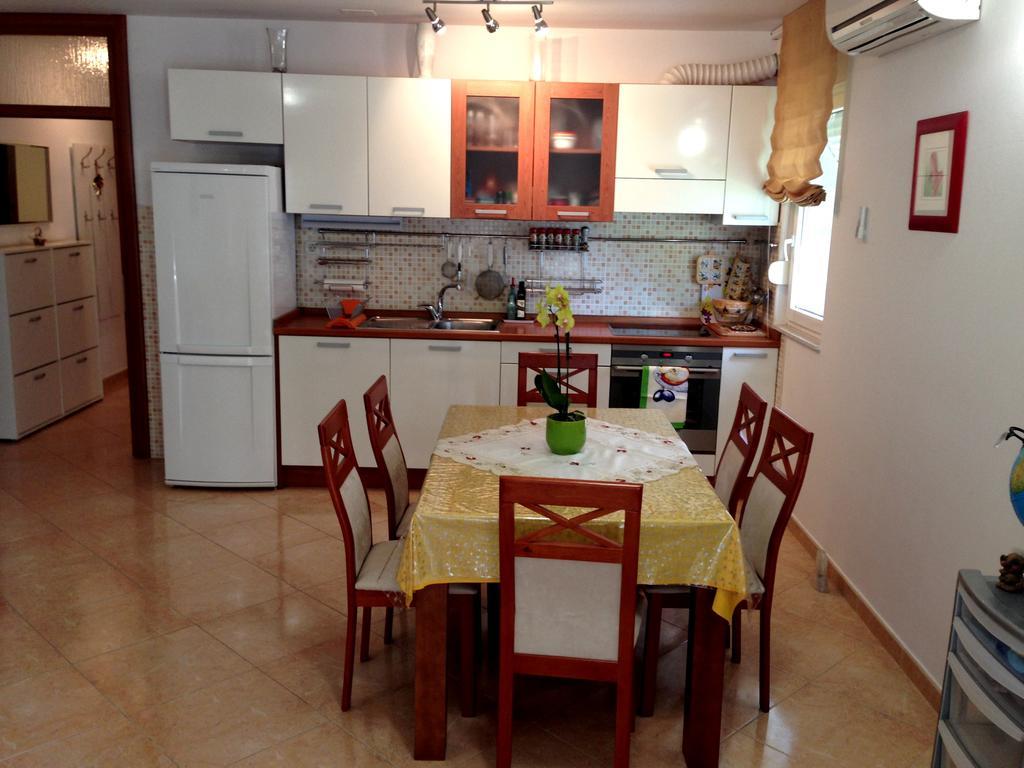 Kristian Apartments Подстрана Екстериор снимка